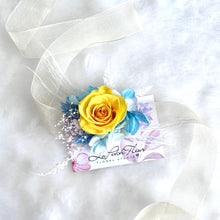 Load image into Gallery viewer, Corsage | Preserved flowers collection
